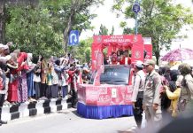 Tanda Kalsel Siap Jadi Tuan Rumah, Pawai Ta’aruf MTQ Nasional XXIX Berlangsung Meriah Di Martapura