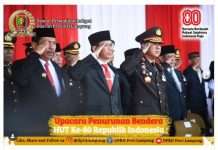 H. Ade Utami Ibnu mengikuti Upacara Penurunan Bendera Merah Putih di Lapangan Korpri komplek Kantor Gubernur Lampung